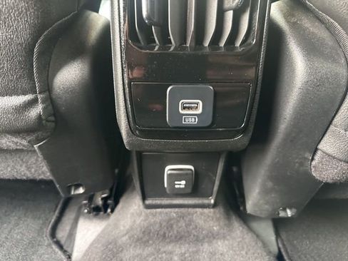 Used 2024 Jeep Compass Latitude image 12