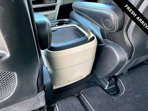 Used 2024 Chrysler Pacifica Touring-L image 10