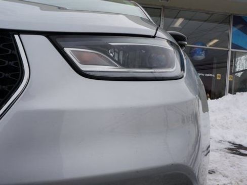 Used 2024 Chrysler Pacifica Touring-L image 73