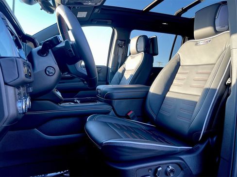 Used 2025 GMC Yukon XL AT4 Ultimate image 17