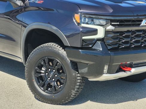 Used 2022 Chevrolet Silverado 1500 ZR2 w/ Technology Package image 9
