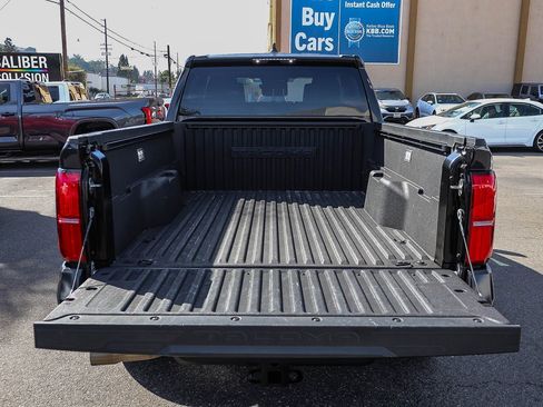 Used 2025 Toyota Tacoma SR5 AWD/4WD image 28