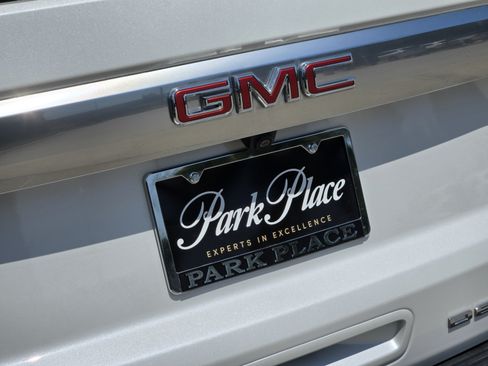 Used 2024 GMC Yukon Denali RWD image 42