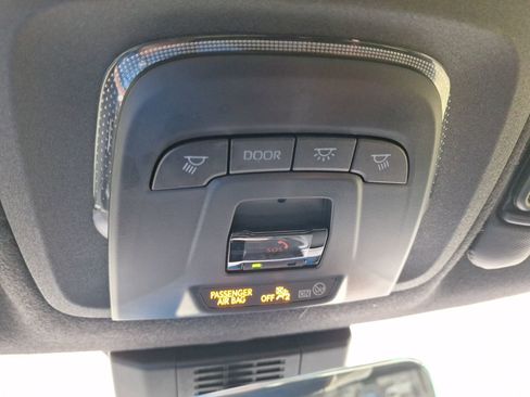 Used 2025 Toyota Corolla SE image 29