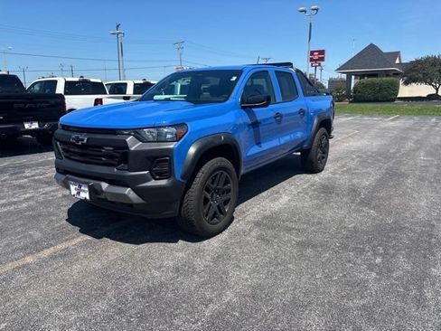 Used 2025 Chevrolet Colorado Trail Boss w/ Midnight Edition AWD/4WD image 1