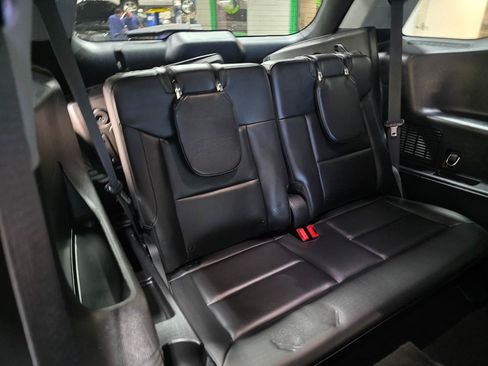 Used 2021 Ford Explorer XLT w/ Equipment Group 202A AWD/4WD image 26