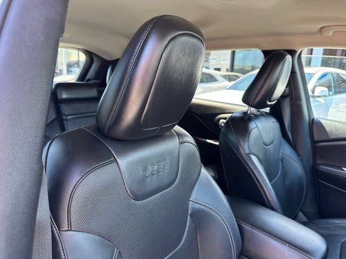 Used 2014 Jeep Cherokee Limited w/ Luxury Group AWD/4WD image 15