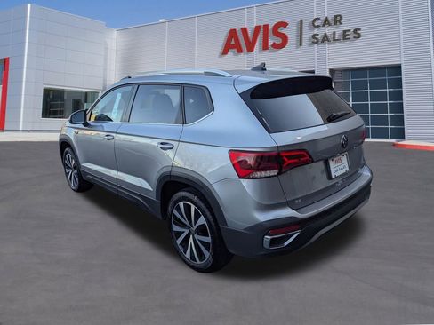 Used 2024 Volkswagen Taos SE image 9