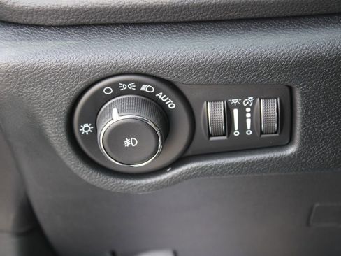 New 2026 Chrysler Pacifica Select image 30