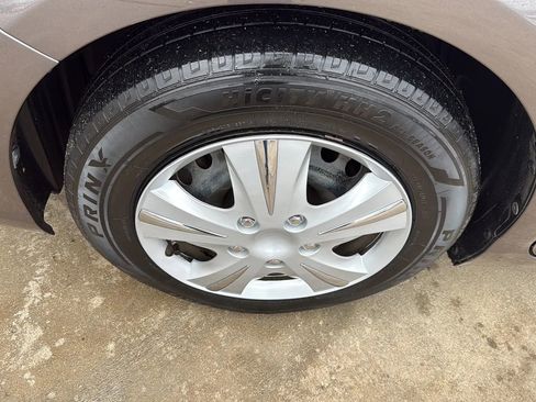 Used 2015 Toyota Camry LE image 24