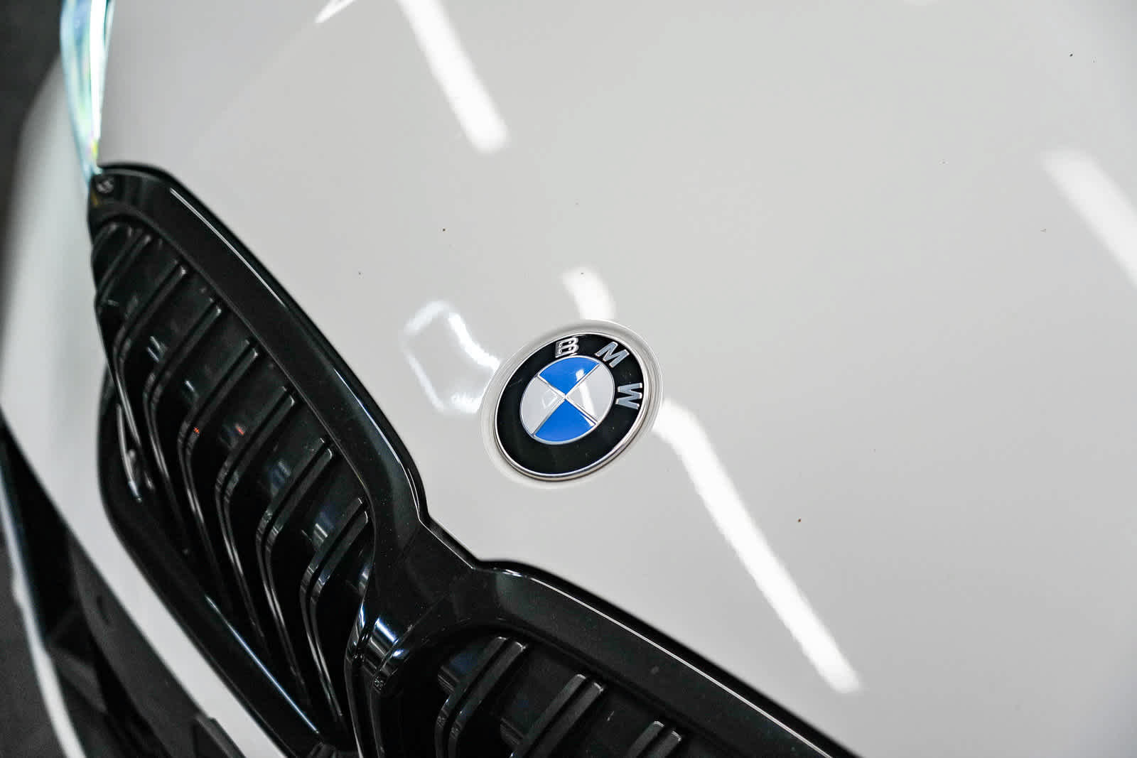 Used 2023 BMW 330i Sedan w/ M Sport Package RWD image 3