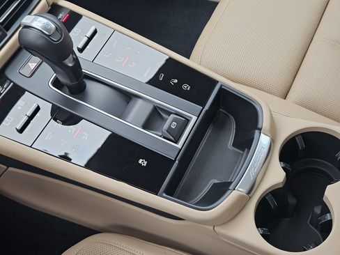 Certified 2026 Porsche Macan AWD/4WD image 20