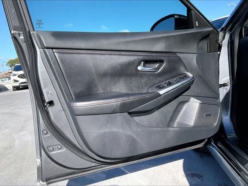 Used 2023 Nissan Sentra SR w/ SR Premium Package FWD image 27