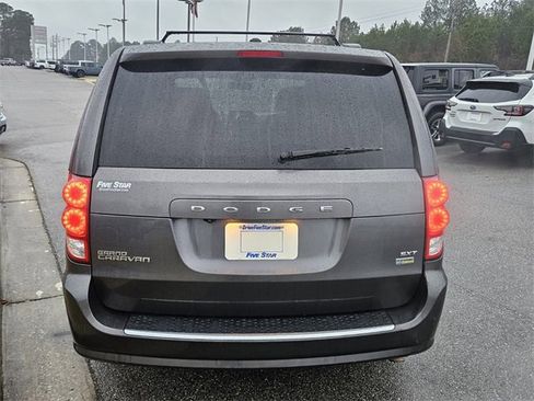 Used 2019 Dodge Grand Caravan SXT image 11