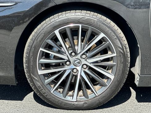Used 2024 Lexus ES 300h w/ Premium Package FWD image 32