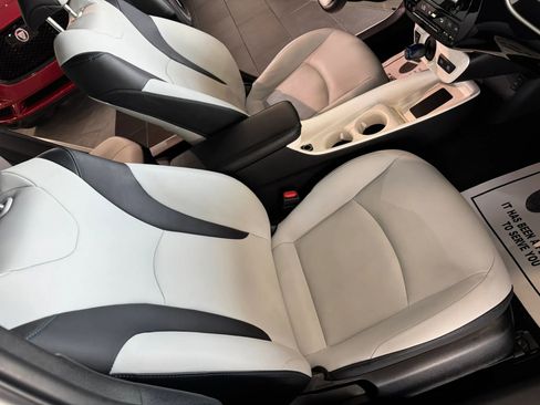 Used 2016 Toyota Prius Four Touring FWD image 10