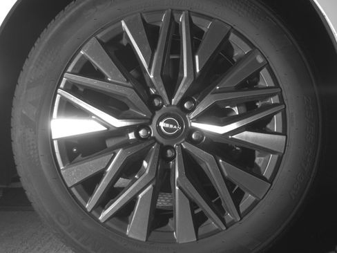 Used 2025 Nissan Altima 2.5 SV FWD image 15