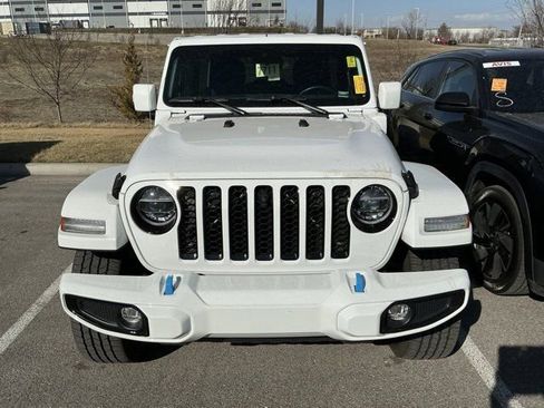 Used 2022 Jeep Wrangler Unlimited Sahara image 2