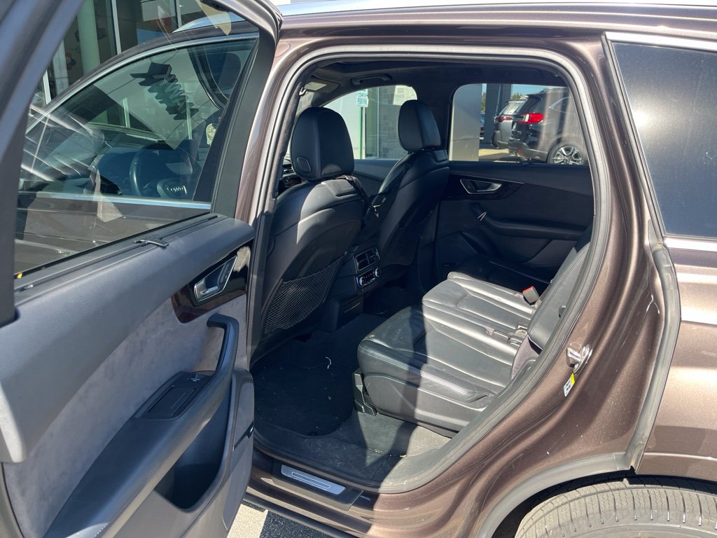 Used 2017 Audi Q7 3.0T Prestige AWD/4WD image 9