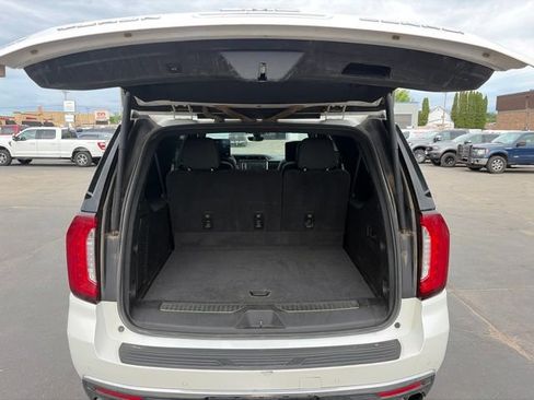 Used 2021 GMC Yukon XL Denali w/ Denali Premium Package AWD/4WD image 21