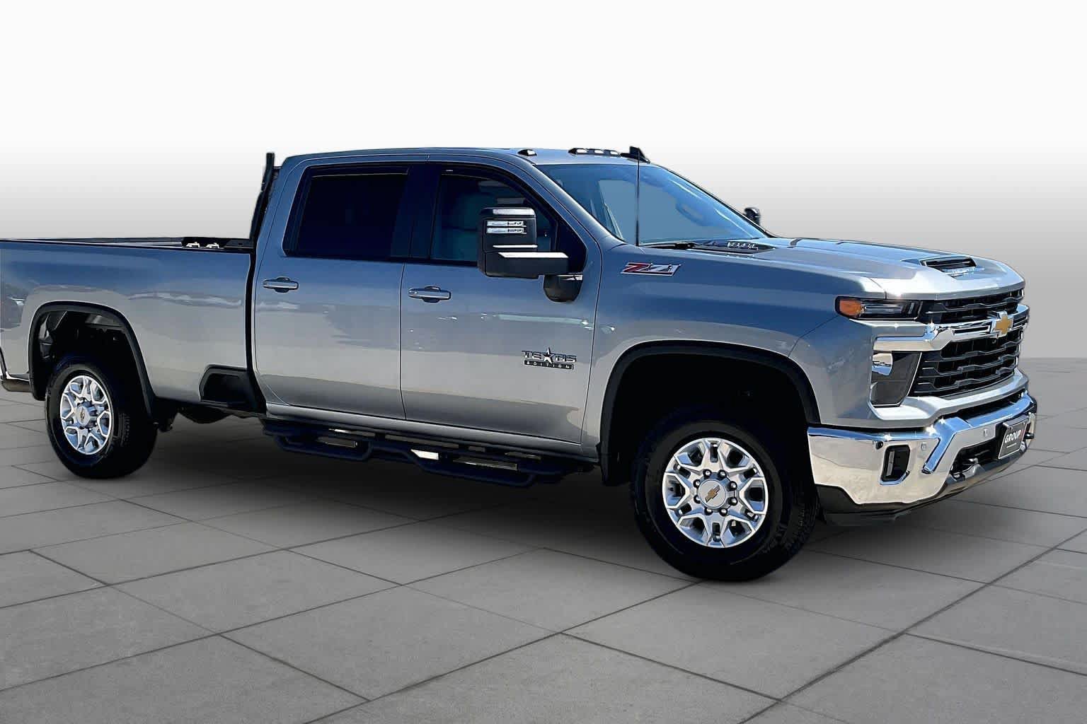 Used 2025 Chevrolet Silverado 3500 LT w/ Texas Edition AWD/4WD image 3
