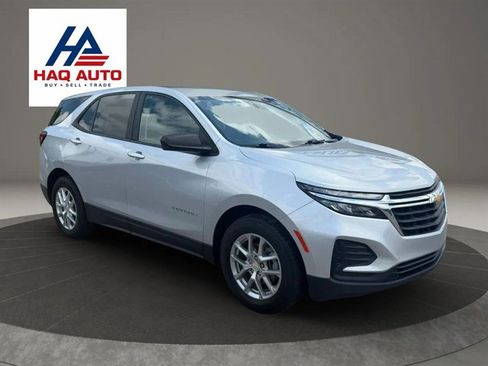 Used 2022 Chevrolet Equinox LS w/ LS Convenience Package FWD image 3