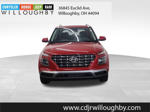 Used 2022 Hyundai Venue SEL w/ Cargo Package FWD image 2