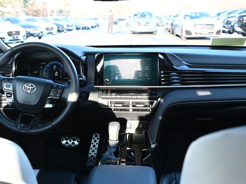 Used 2025 Toyota Camry SE AWD (Natl) image 39