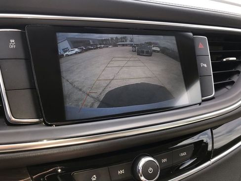 Used 2019 Buick Enclave Essence FWD image 17
