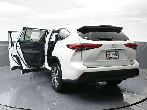 Used 2023 Toyota Highlander XLE FWD image 63