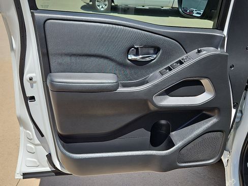 Used 2024 Nissan Frontier SV w/ SV Convenience Package image 10