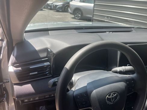 Used 2025 Toyota Camry LE image 29