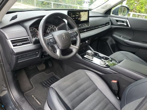 Used 2025 Mitsubishi Outlander SE AWD/4WD image 24