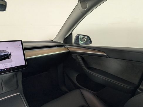 Used 2024 Tesla Model Y Long Range RWD image 23