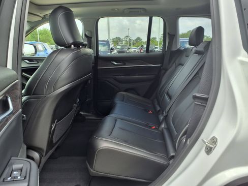 Used 2023 Jeep Grand Cherokee Limited image 9