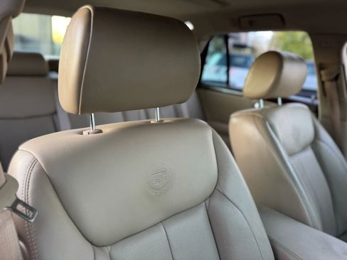 Used 2006 Cadillac DTS image 32