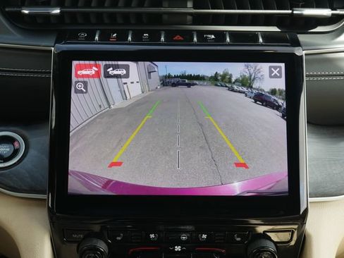 Used 2024 Jeep Grand Cherokee Limited w/ Luxury Tech Group II AWD/4WD image 7