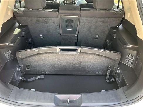 Used 2015 Nissan Rogue SV FWD image 36