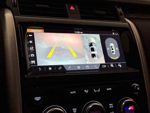 Used 2017 Land Rover Discovery HSE image 37