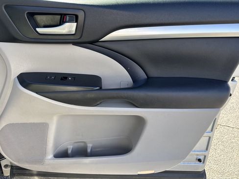 Used 2018 Toyota Highlander XLE image 14