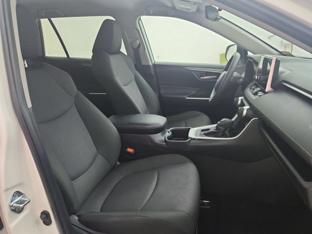 Used 2025 Toyota RAV4 XLE AWD/4WD image 34