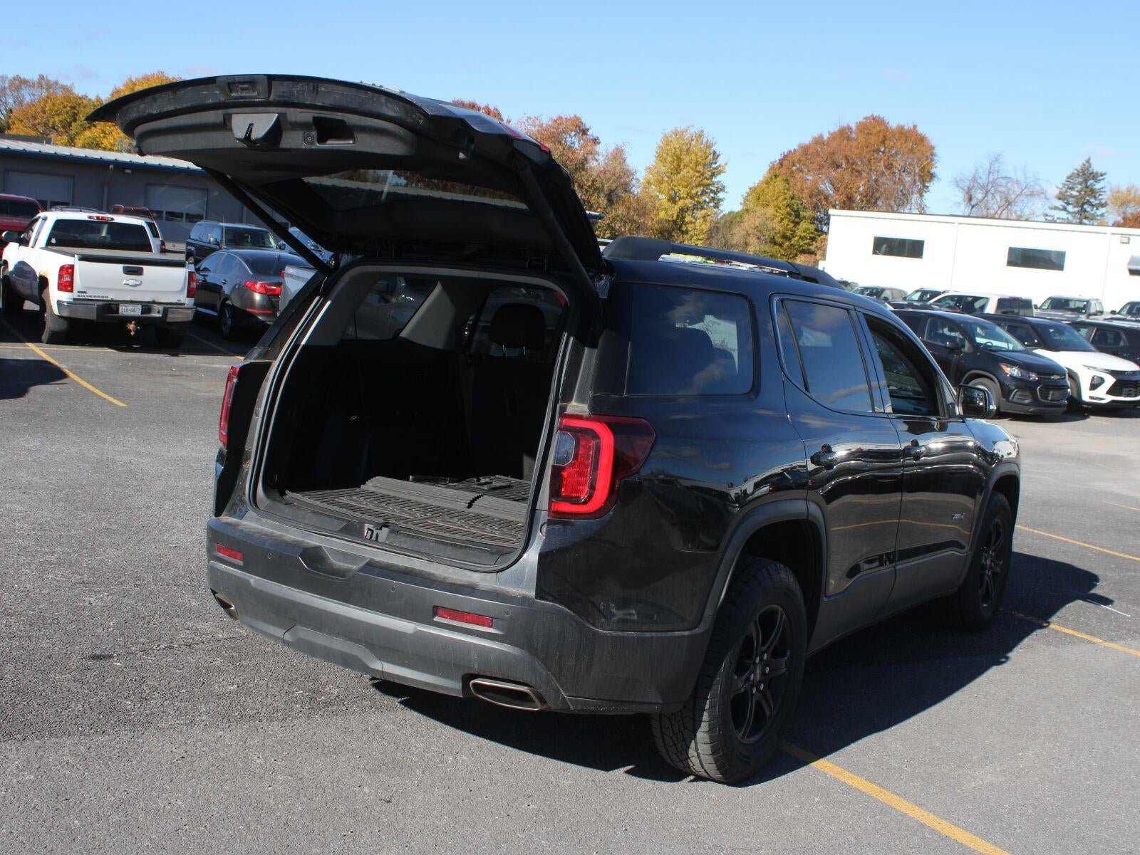 Used 2023 GMC Acadia AT4 w/ Preferred Package AWD/4WD image 7