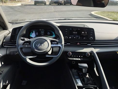 New 2026 Hyundai Elantra Blue image 10