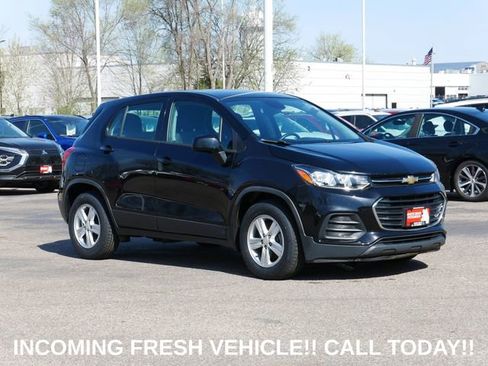 Used 2020 Chevrolet Trax LS FWD image 1