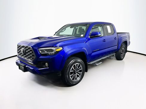 Used 2022 Toyota Tacoma TRD Sport w/ Technology Package image 3