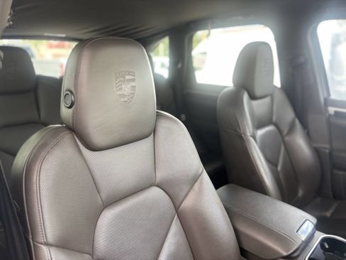 Used 2017 Porsche Cayenne Platinum Edition w/ Premium Package (PJV) image 26