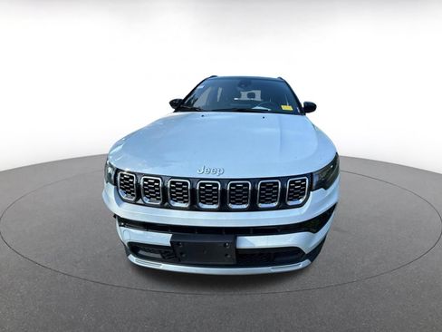 Used 2025 Jeep Compass Limited AWD/4WD image 2