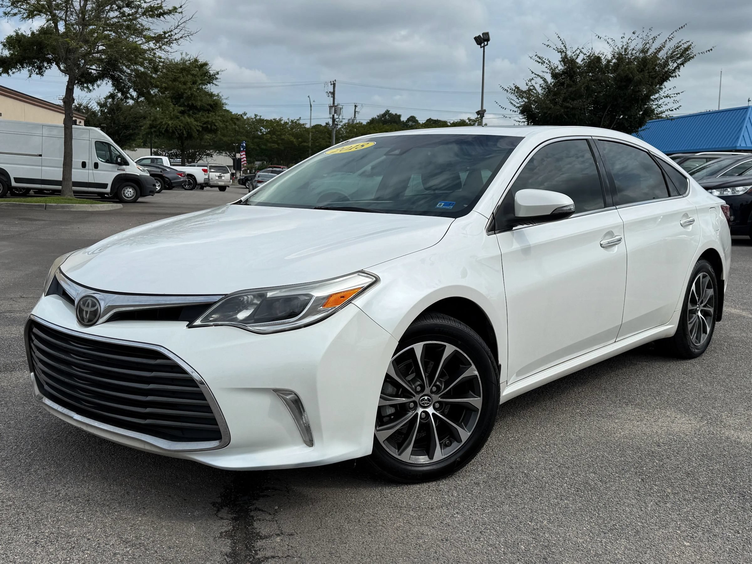 Used 2018 Toyota Avalon XLE Premium FWD image 2