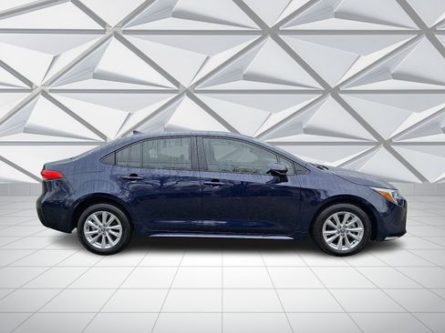 Used 2025 Toyota Corolla LE w/ LE Premium Package image 12