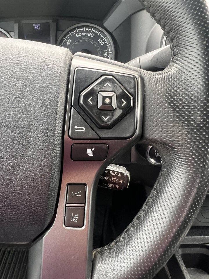 Used 2018 Toyota Tacoma TRD Sport AWD/4WD image 22